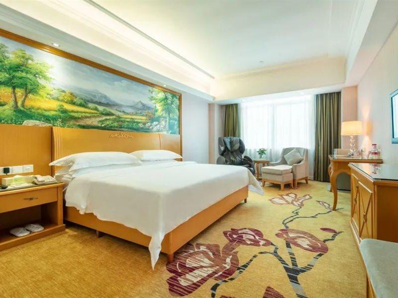 Vienna Hotel Banxuegang Road Shenzhen Eksteriør billede