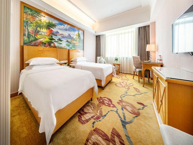Vienna Hotel Banxuegang Road Shenzhen Eksteriør billede
